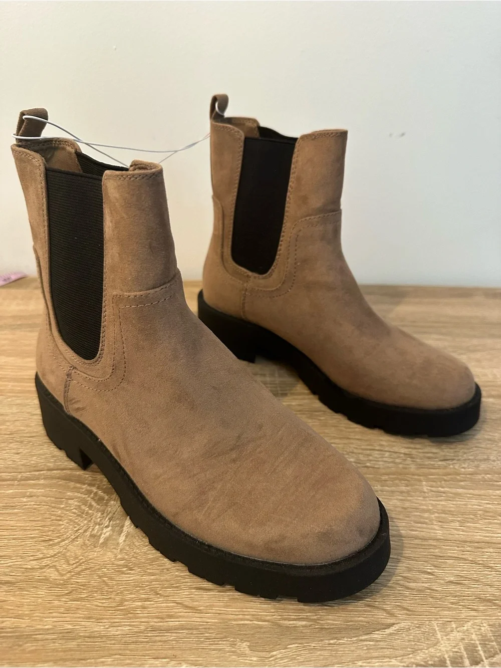 Old Navy Tan Chelsea Ankle Boots NWT Size 6